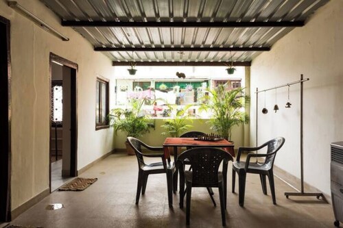 Hauz Khas Bargain: SuperHost Service, Budget Price