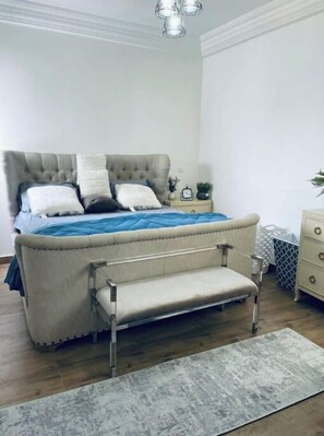 2 habitaciones, tabla de planchar con plancha, wifi y ropa de cama