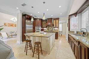 Mikrowelle, Ofen, Herdplatte, Geschirrspüler