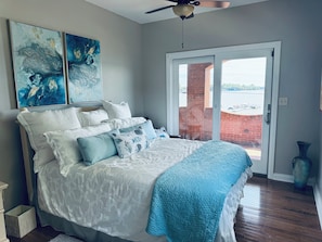 6 bedrooms, iron/ironing board, WiFi, bed sheets