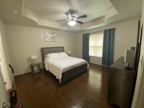 3 bedrooms, desk, iron/ironing board, WiFi