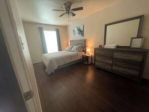 3 bedrooms, desk, iron/ironing board, WiFi