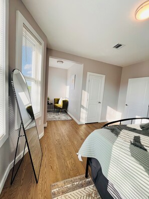 2 chambres, fer et planche à repasser, Wi-Fi, draps fournis