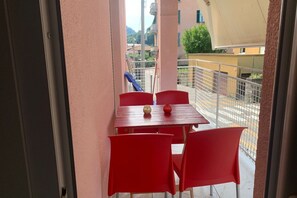 تناول الطعام بالخارج