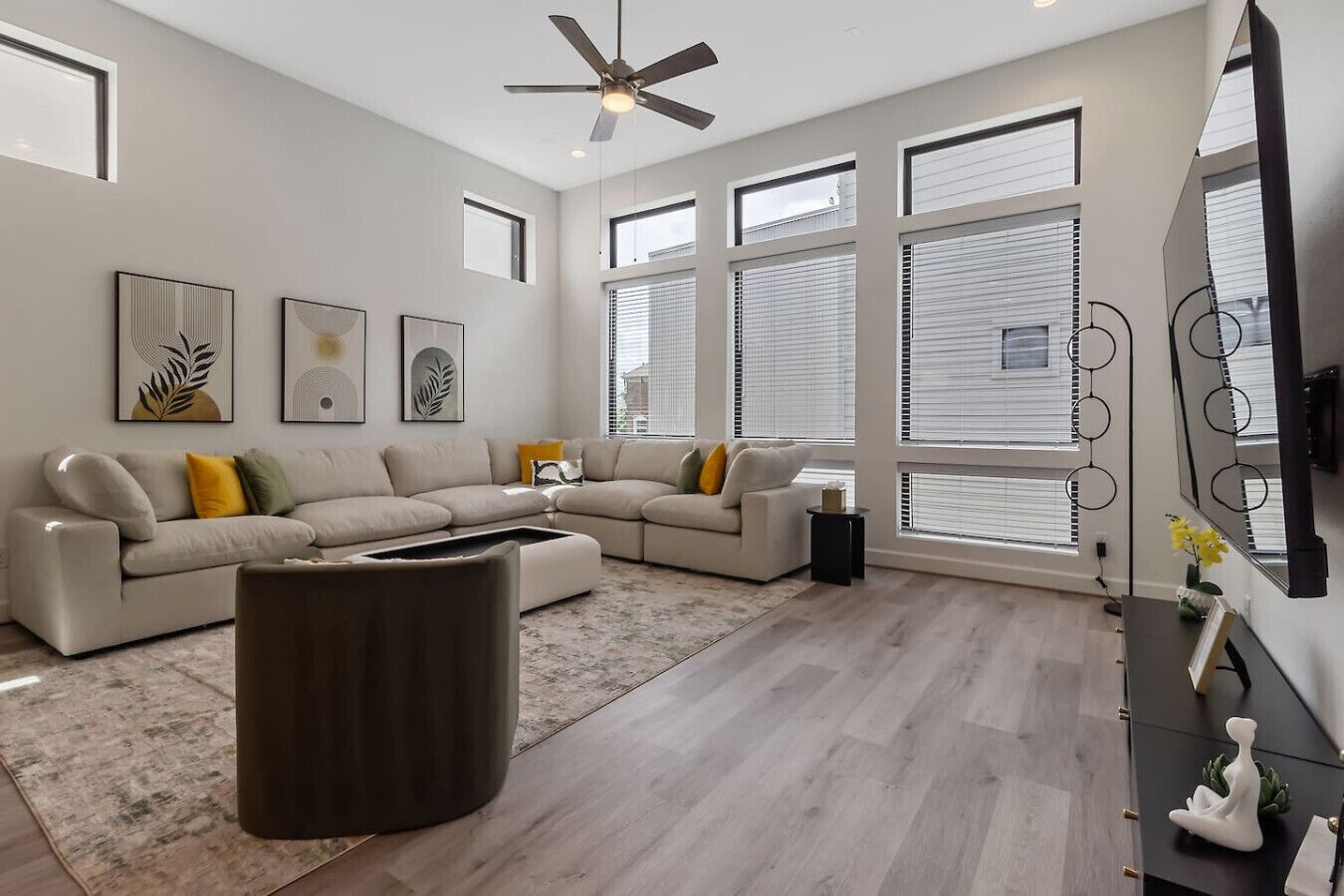 Modern 14br/14ba Duo  Sleeps 36  Houston Rooftop - Houston, TX