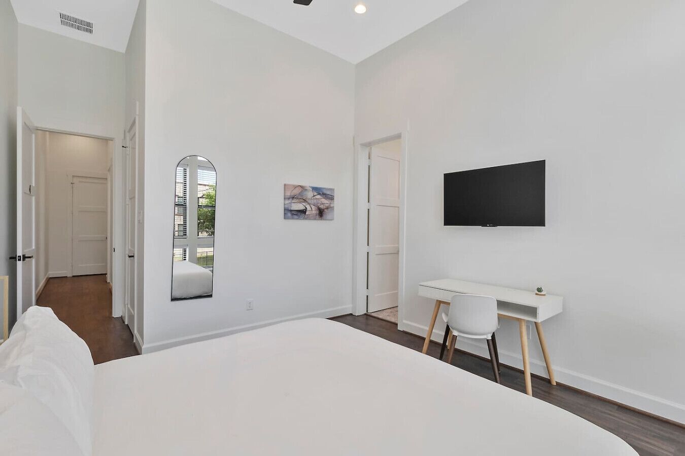 Desk, iron/ironing board, travel cot, WiFi