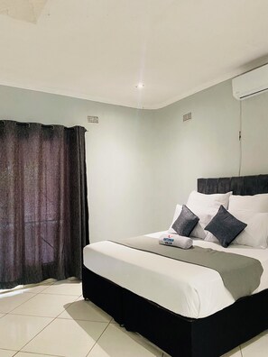 Standard Room, Lake View | Soundproofing, iron/ironing board, free WiFi, wheelchair access - BaTonga Villa (Binga)