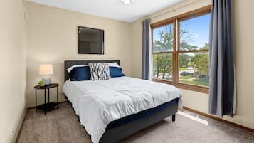 3 bedrooms, desk, iron/ironing board, WiFi