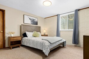 3 bedrooms, desk, iron/ironing board, WiFi