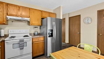 Fridge, microwave, oven