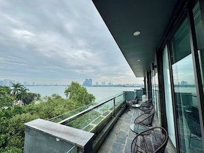 Deluxe Double Room, 1 Bedroom, Partial Lake View | Minibar, soundproofing, free WiFi, bed sheets - Moon West Lake Residence (Hanoi)