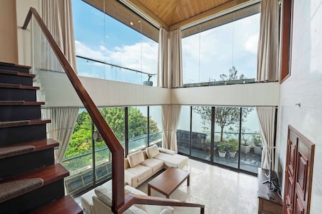 Vista del balcón. Moon West Lake Residence