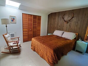 4 Schlafzimmer, Schreibtisch, Bügeleisen/Bügelbrett, Reisekinderbett