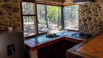 Honeymoon Cabin | Private kitchen