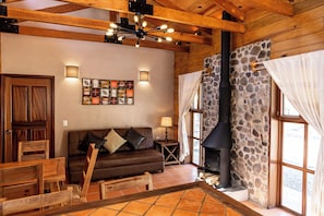 Honeymoon Cabin | Living area - Roca Venados (Mascota)