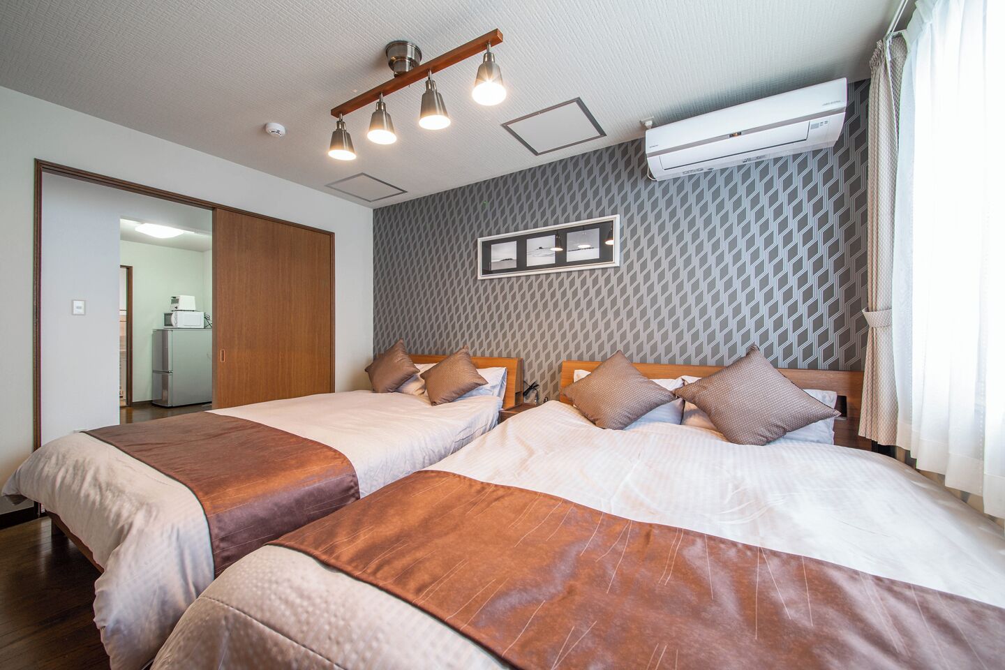 Iron/ironing board, free WiFi, bed sheets