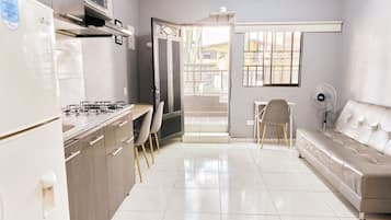 Apartment | Private kitchen | Full-size fridge, microwave, stovetop, cookware/dishes/utensils