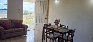 Dining - Charming 1-bedroom with WiFi, AC in marvelous Hicks Village. Gorgeous views! (Charlestown)