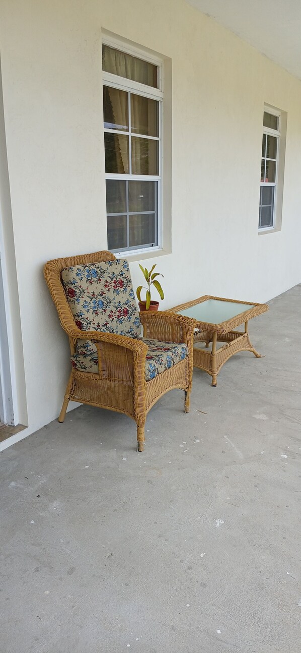 Terrace/patio - Charming 1-bedroom with WiFi, AC in marvelous Hicks Village. Gorgeous views! (Charlestown)