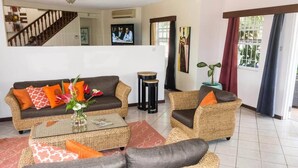Living area - Stunningly Blossom Villa (Gros Islet)