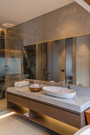 Villa, Pool View | Bathroom | Towels, soap, shampoo, toilet paper - Sujiva Estate (Seminyak)