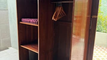 Room, 2 Bedrooms, Mountain View | Wardrobe