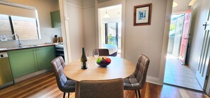 Dining - Vibrant location, steps from Enmore Road & King Street (Enmore)