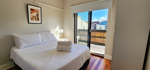 Vibrant location, steps from Enmore Road & King Street
