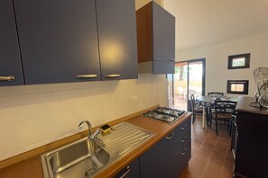 Fridge, stovetop