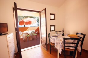 Unclassified image, 3 of 16, button