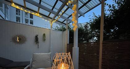 Studio Apartment 'Zentral Mit Überdachter Terrasse' with Private Terrace and Wi-Fi