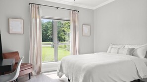 3 bedrooms, WiFi, bed sheets - Beautiful 3-bedroom, 2 Bath New Build Home on Lake Palestine with WiFi, AC (Flint)