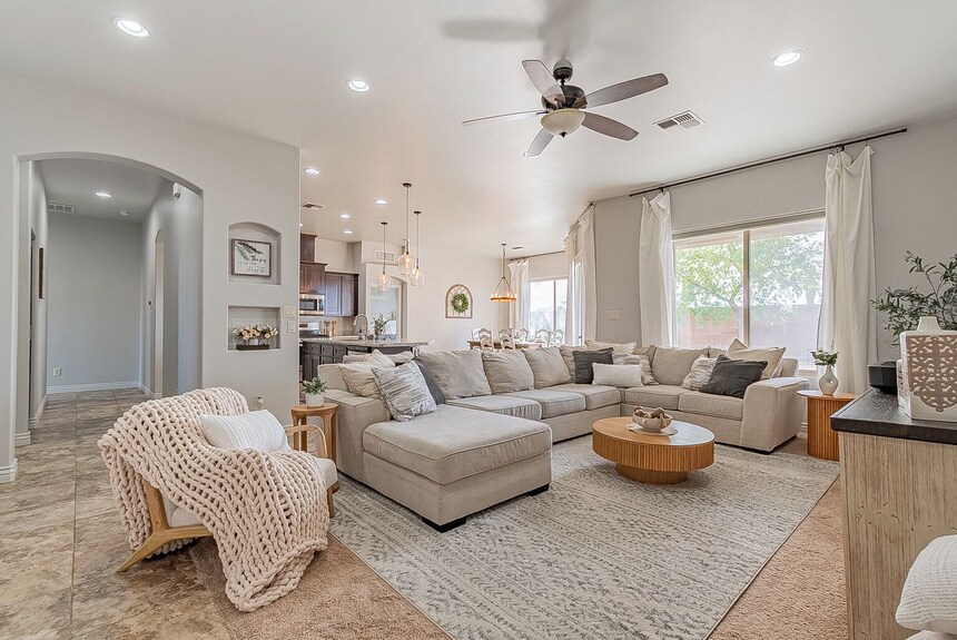4br Modern Farmhouse , Sleeps 10 , Backyard & Theater Room - Yuma, AZ