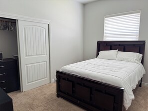 4 bedrooms, iron/ironing board, free WiFi, bed sheets