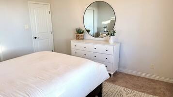 4 bedrooms, iron/ironing board, free WiFi, bed sheets