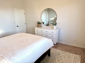 4 bedrooms, iron/ironing board, free WiFi, bed sheets