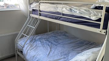 2 bedrooms, iron/ironing board, WiFi, bed sheets