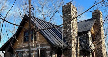 Charming 2-BR, 2 1/2 B 1860 log cabin in peaceful setting Rutherfordton WiFi, AC
