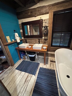 Shower, hair dryer, towels, soap -  2-BR, 3 B 1860 hand hewn log cabin in peaceful setting Rutherfordton WiFi, AC (Rutherfordton)