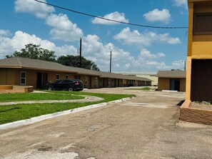 Exterior - EXPRESS INN & SUITES (El Campo)