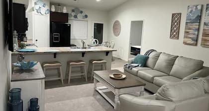 Relaxing 3 bedroom 2 bath townhome great location. Close to hospitals & MCAS.