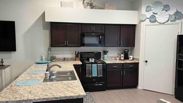 Micro-ondes, four, plaque de cuisson, lave-vaisselle