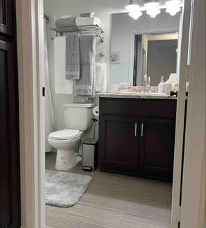 Hair dryer, towels, soap, shampoo - Relaxing 3 bedroom 2 bath townhome great location. Close to hospitals & MCAS. (Yuma)