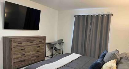 Relaxing 3 bedroom 2 bath townhome great location. Close to hospitals & MCAS.