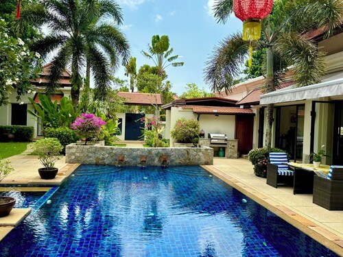 Luxurious 5-bedroom pool villa off enchanting Boat Avenue BangTao Beach