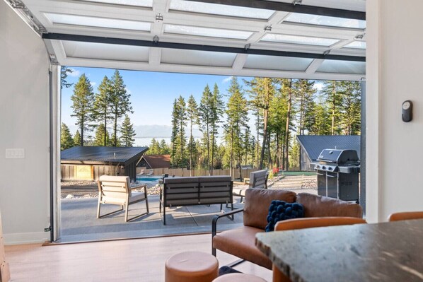 Outdoor dining - The Lakeside: Heated Pool, Spa, Lake views (Lakeside)