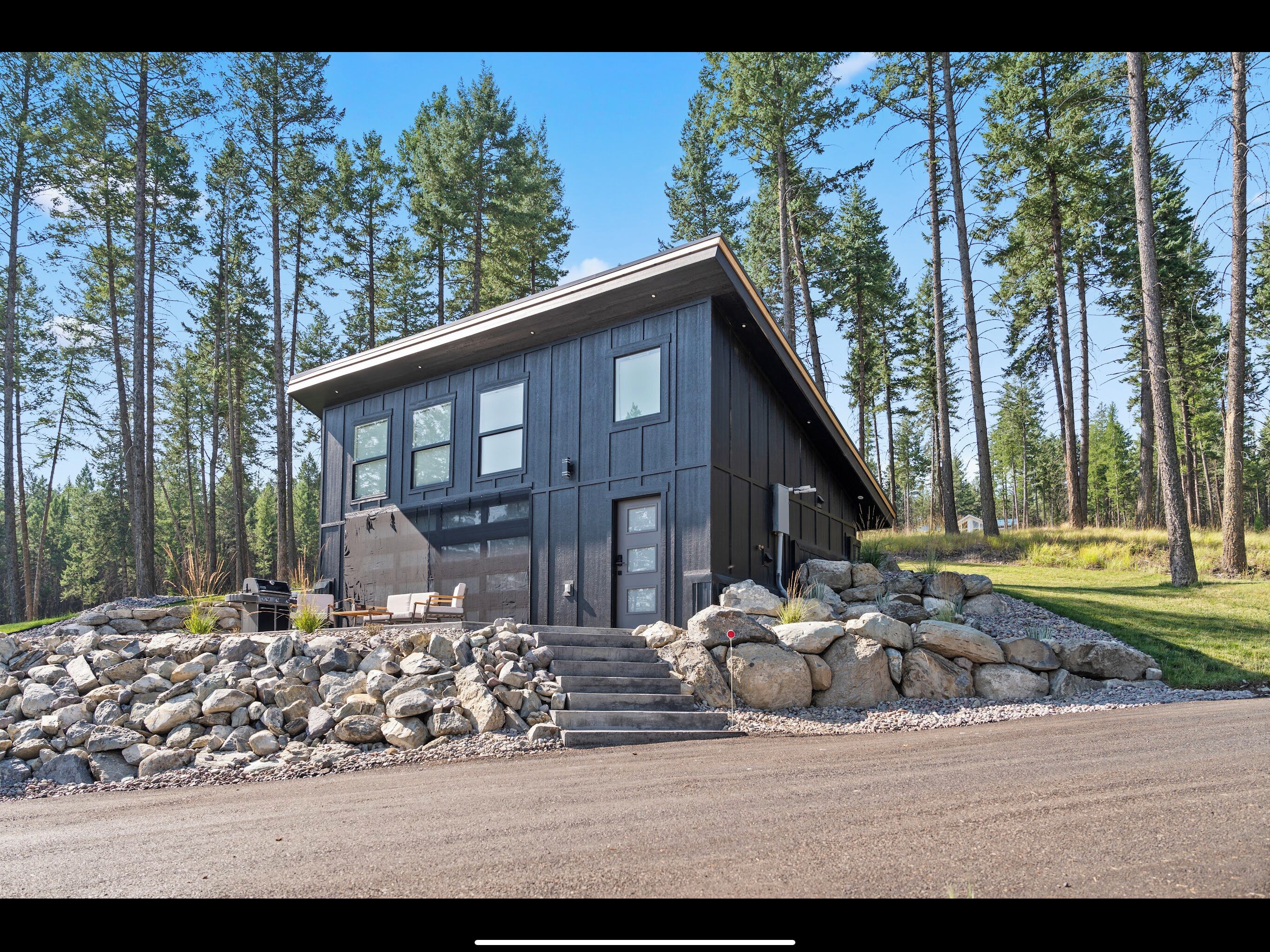 The Lakeside House w/ pool & hot tub