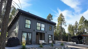 Unclassified image, 3 of 20, button - The Glacier House: Lakeviews, Heated Pool, Hottub (Lakeside)
