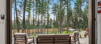 The Glacier House: Lakeviews, Heated Pool, Hottub