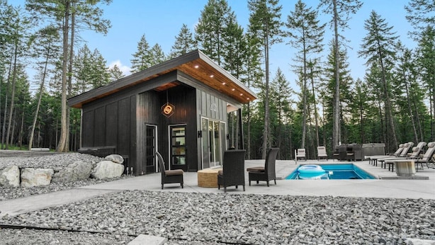 Unclassified image, 1 of 20, button - The Glacier House: Lakeviews, Heated Pool, Hottub (Lakeside)